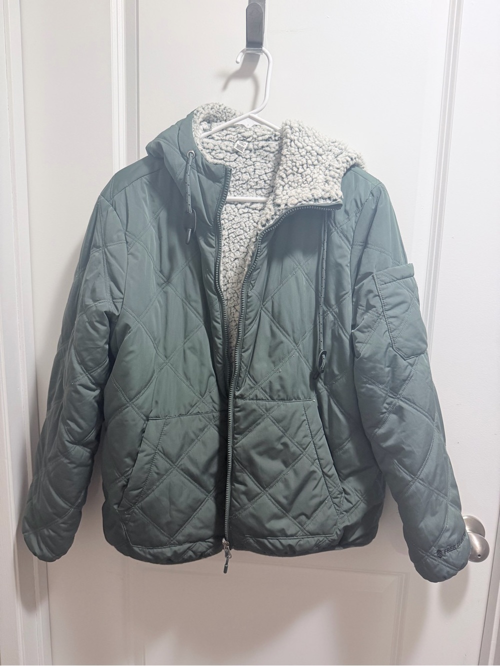 👄 Girls Large Free Country Quilted Hooded Jacket with Sherpa Lining - Olive